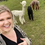 Hi, I’m Katie Mackinnon 🐥 Your Go-To Mom For All Things Fun!