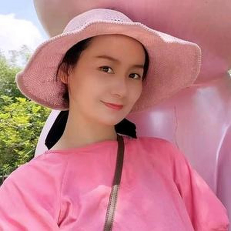 Baby elephant couple