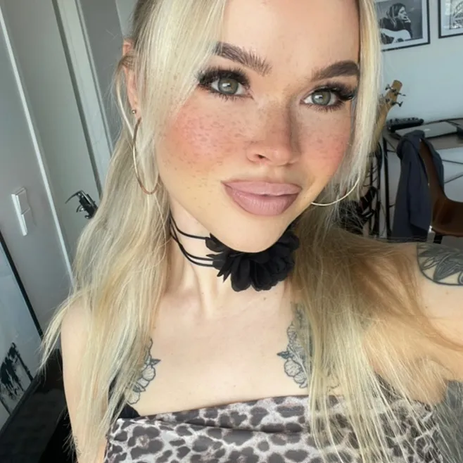 𝔏𝔲𝔫𝔞 𝔈𝔪𝔦𝔩𝔶🖤
