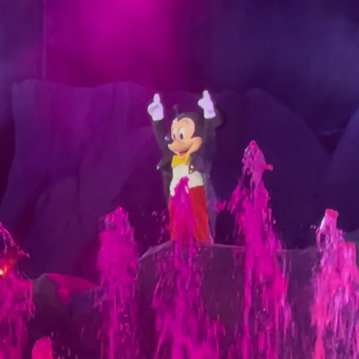 Mark Disney Dad🏰🌐