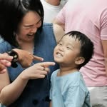 เล่นกับลูก 🐒