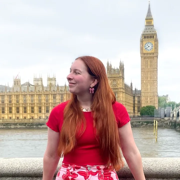 Julia | Travel + Activities ✈️