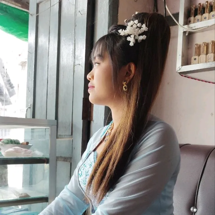 🧵🪡Ma Khaing👗✂️🧵
