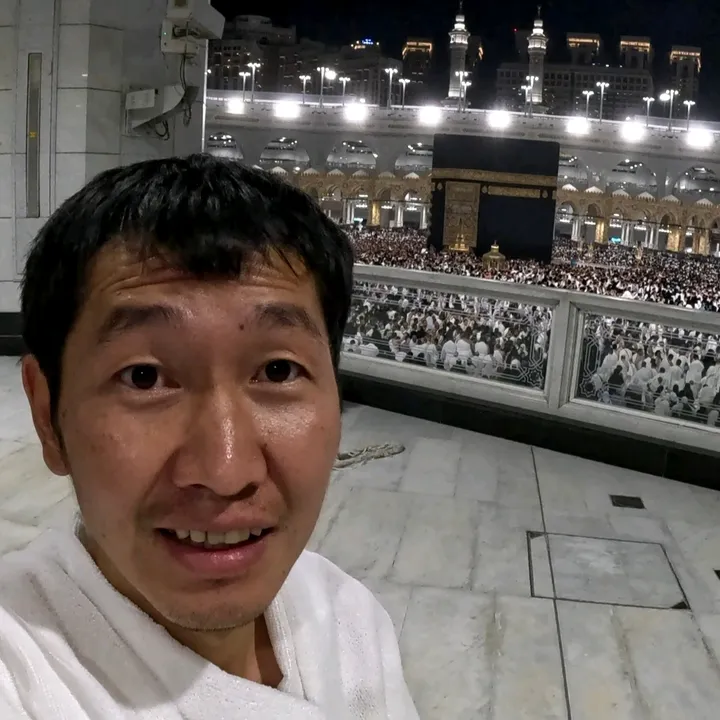 Loga Cyclist Traveler