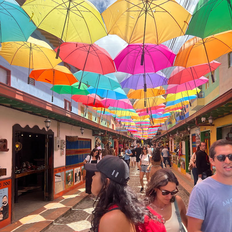 Turismos Dominico - Colombiano 