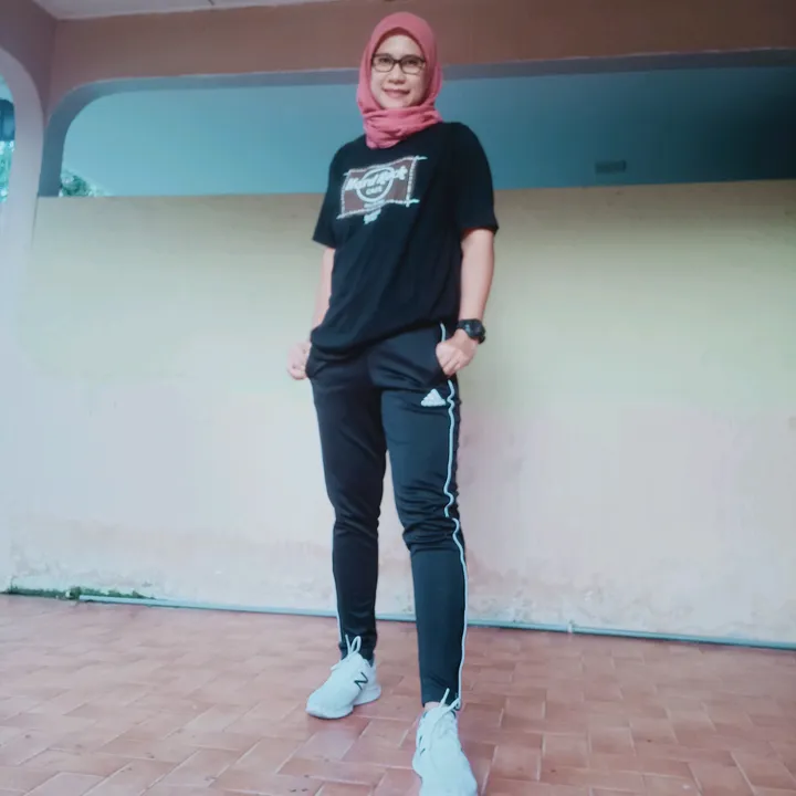 NOra HaKIM
