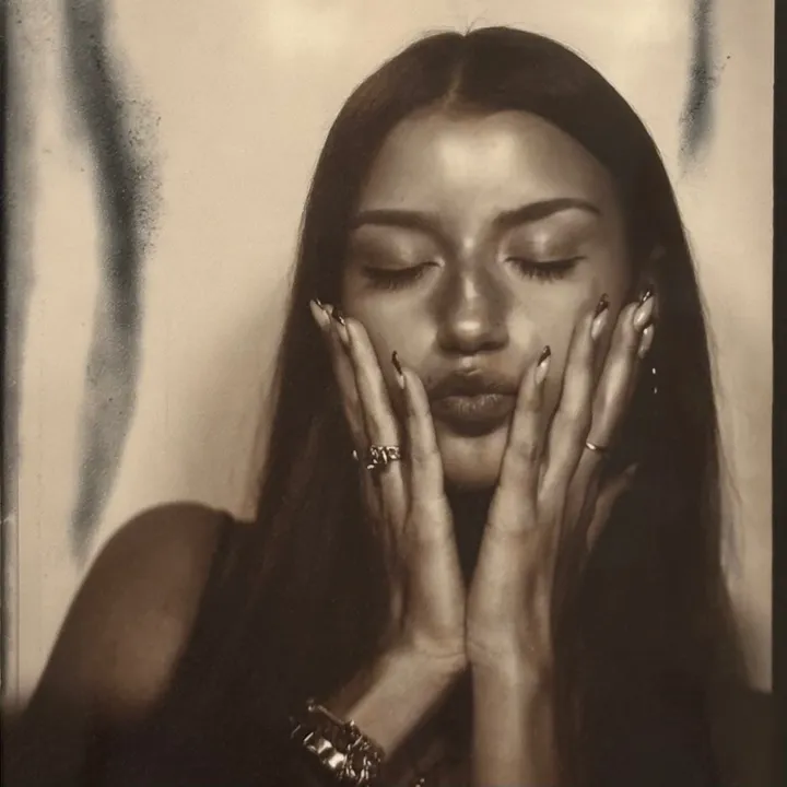 flora lu ⭑
