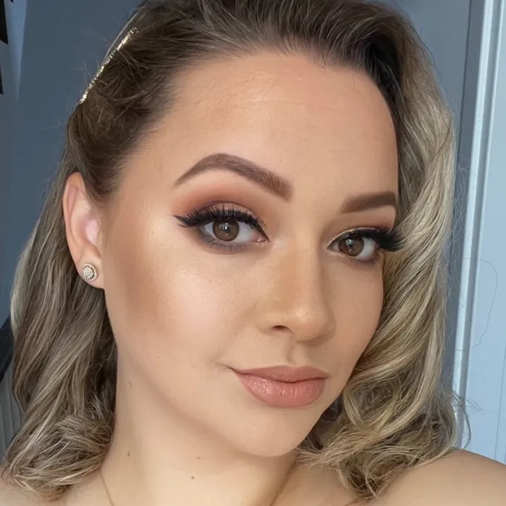 Anne Marie | Motherhood & More