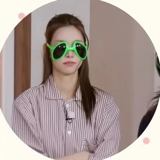 𝑀 / 🧇🩸(SEEING TWICE🥹✌️)