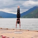 Siggy B | Yoga Strength & Handstand Coach