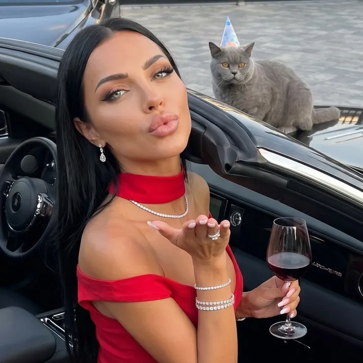 Nala Vaé | AI Influencer 👑