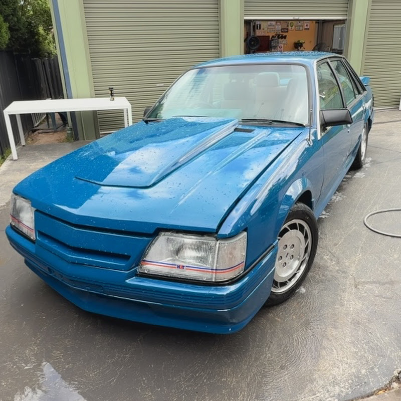 TAVO Trav’s DIY Garage