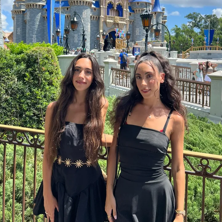 sister_travel