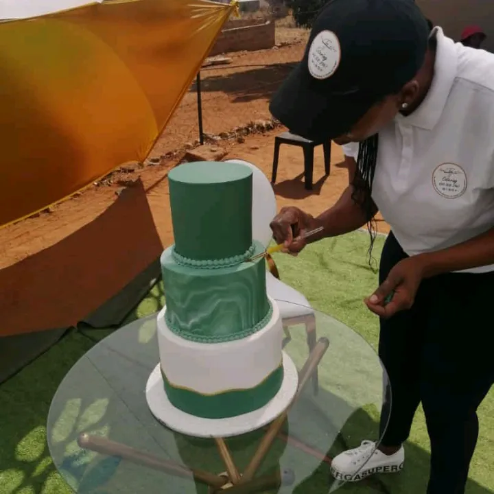 Mmane Tiro 's oven n catering