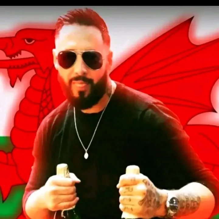 Tom Jones Wales 🐉