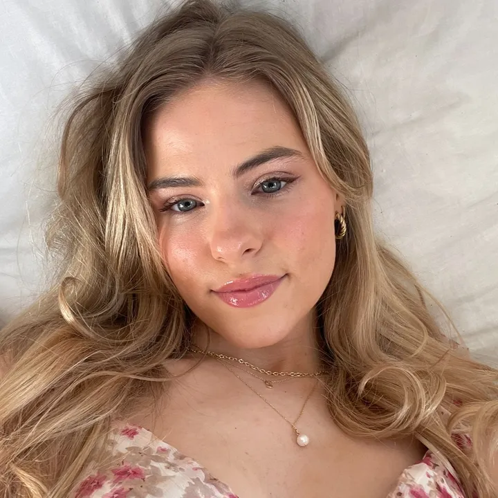 Sophie Dove