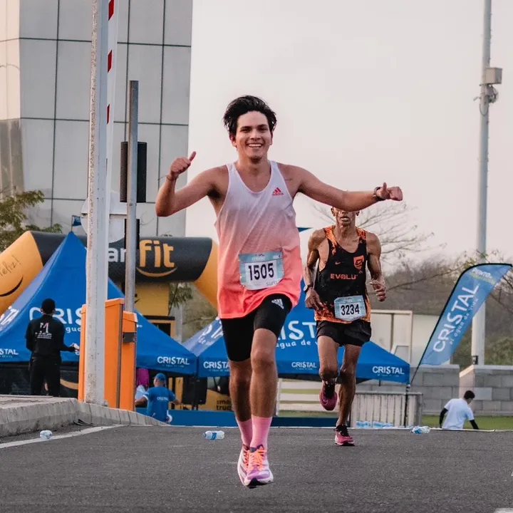 Juanse runs