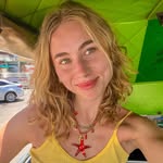 Gabi ❀ | your solo travel bestie