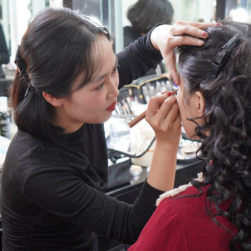 Tiệm Makeup Hạnh Phúc