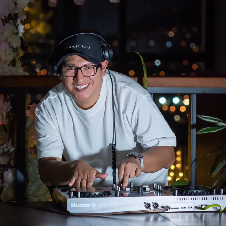 Dj Lucho Cuba