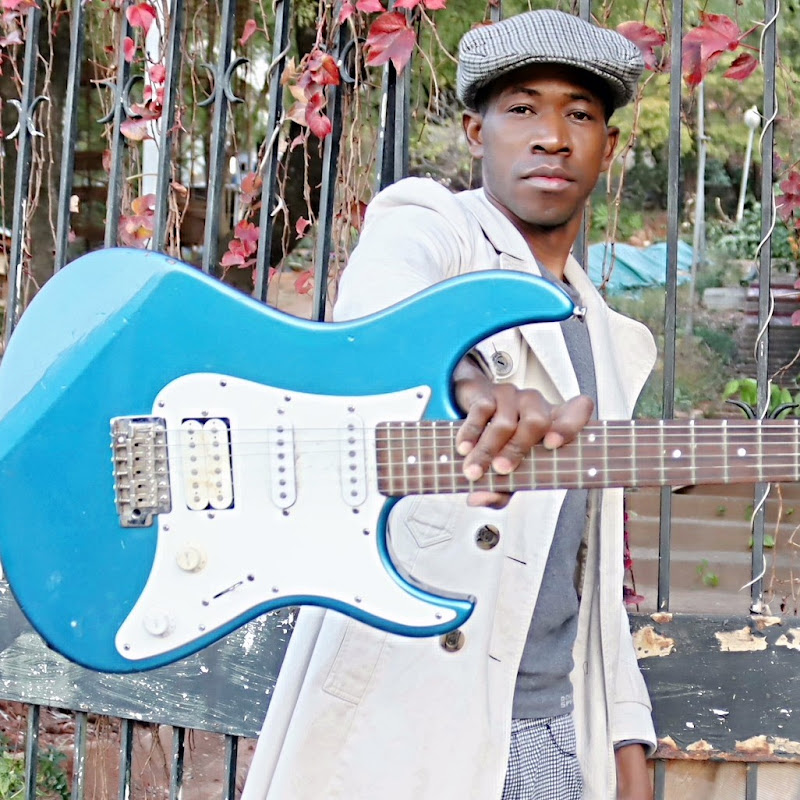Eli Phaz