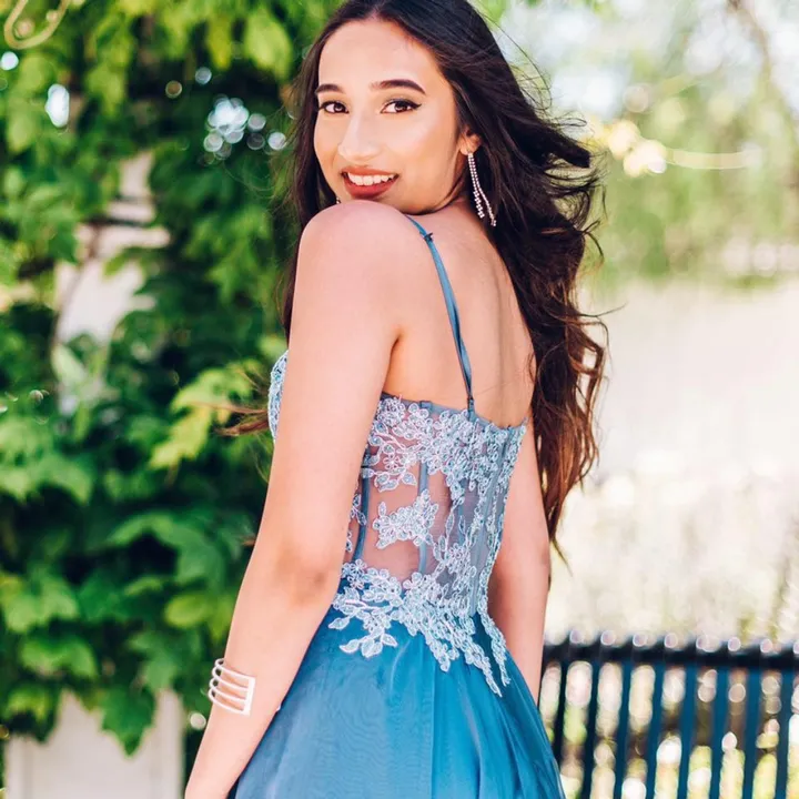 anika | founder + lifestyle
