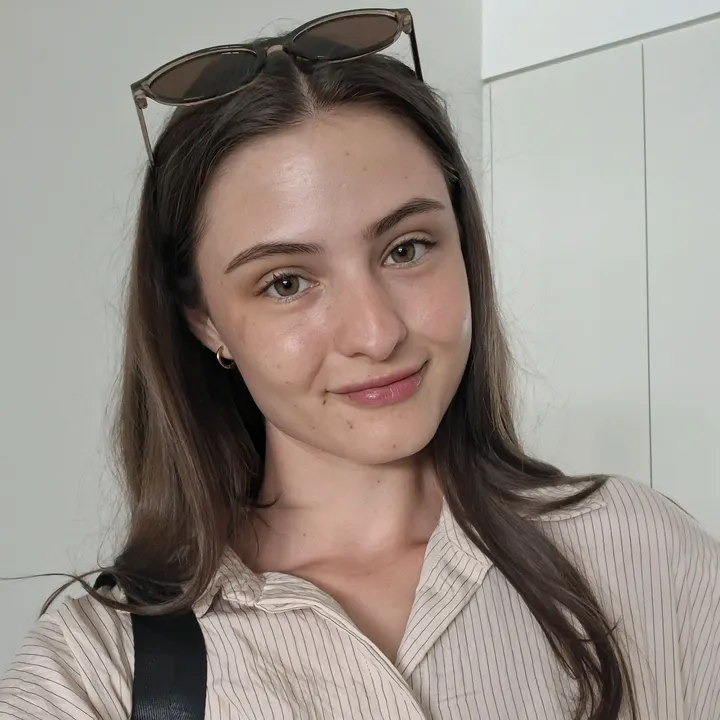 Bella J | Content Creator
