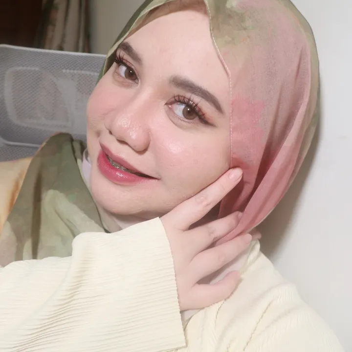 Putri 🕊️⭒˚｡