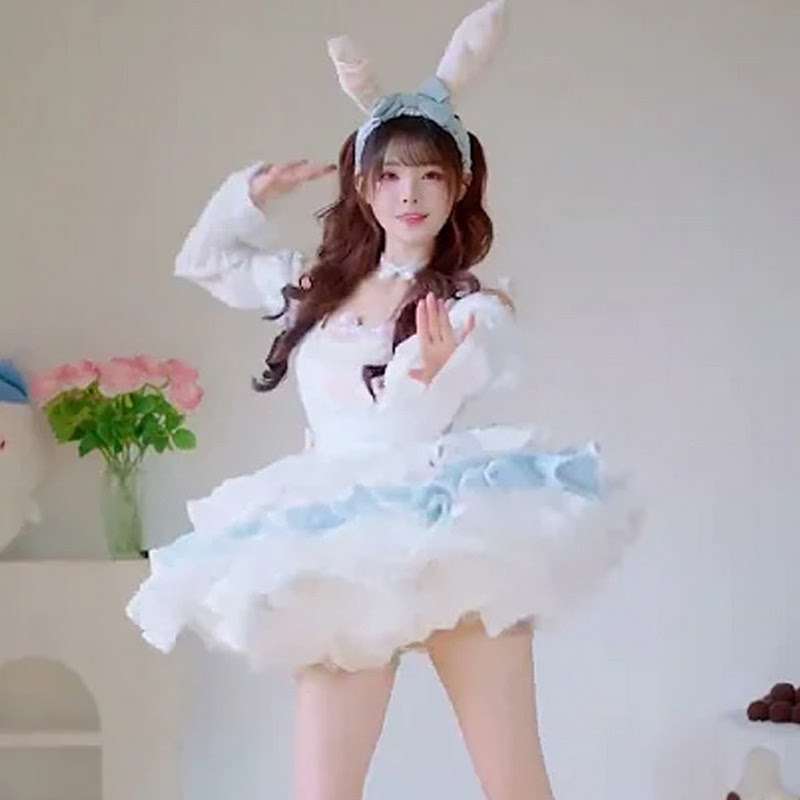 Sweet Dancing Girl