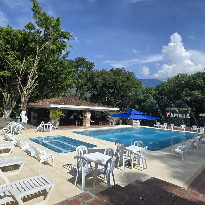 Hotel Familia casa blanca