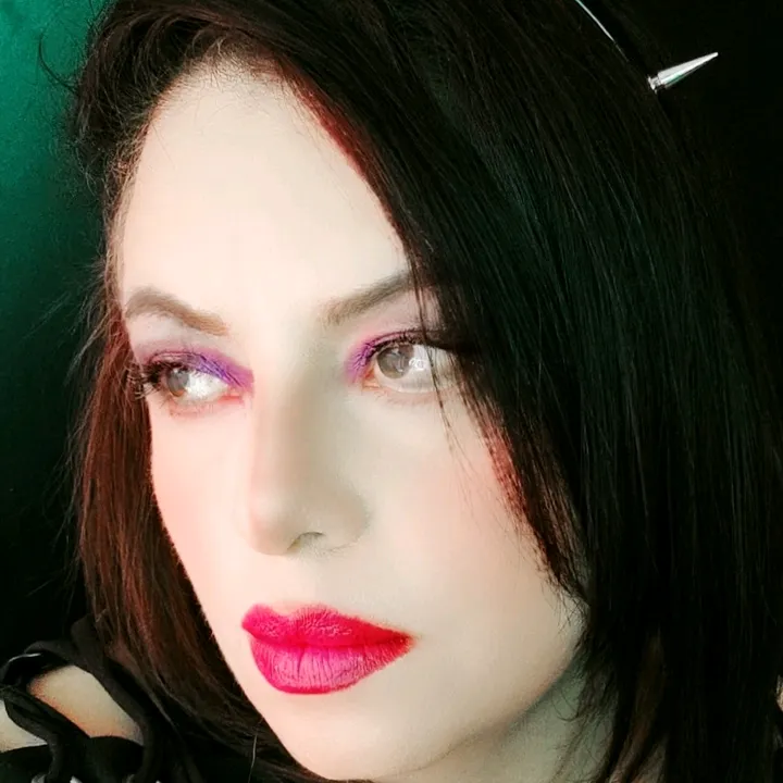 ESHIRAELA 💀🖤