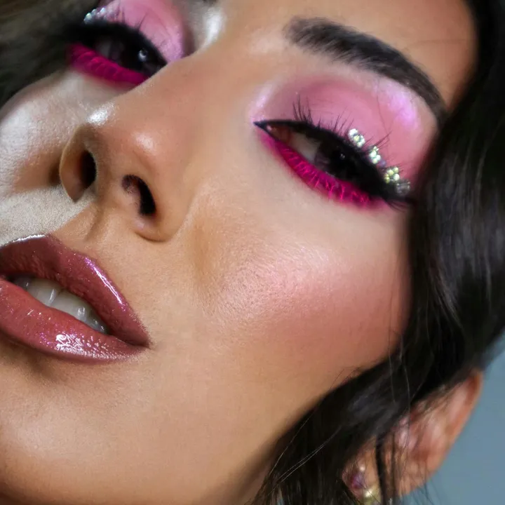 SophieMouzouDoesMakeUp