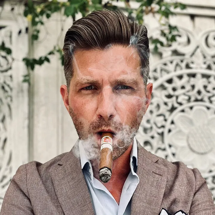 Mikaels Cigar