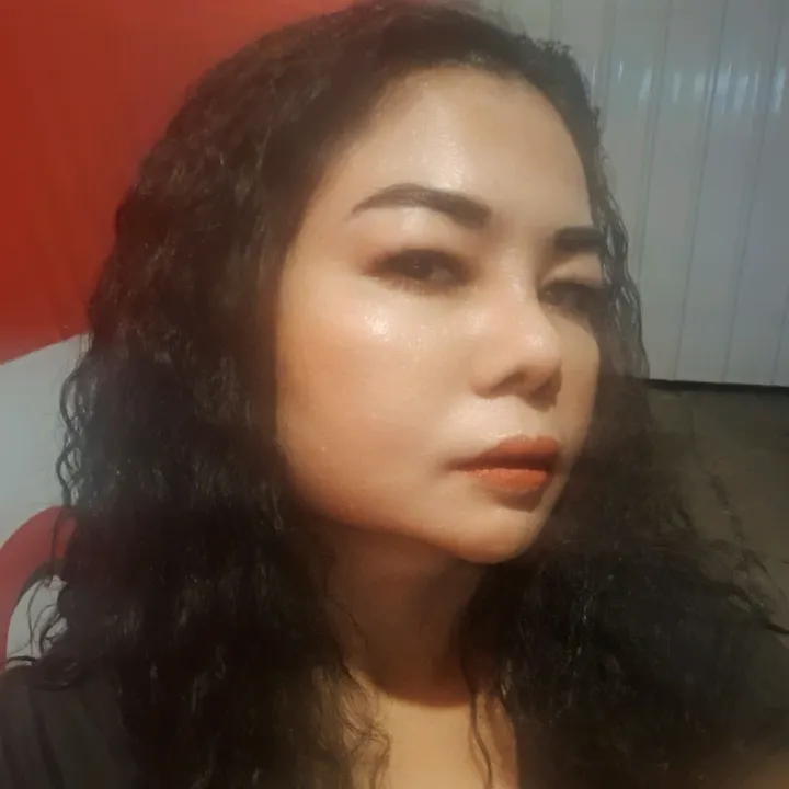 สาวนครพลัดถิ่น