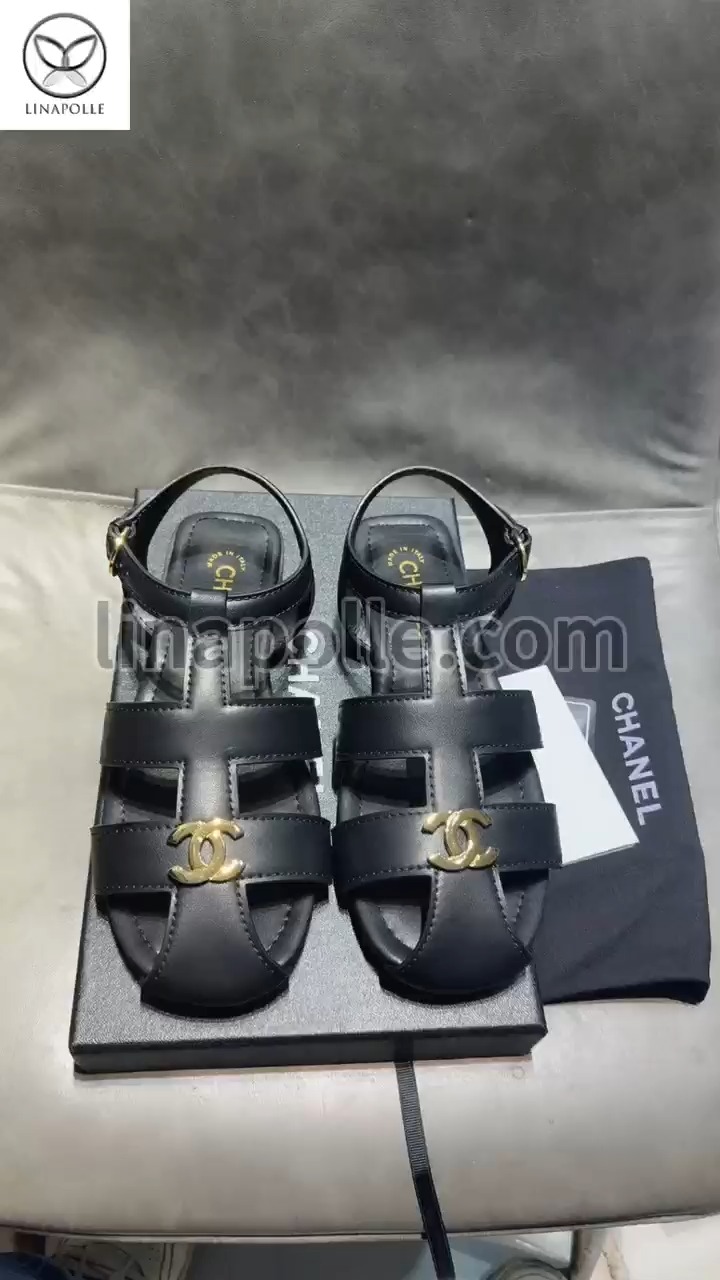 #chanel #chanelshoes #chanelclassic #chanellover #chaneladdict #chanelmurah #chanelvintage #chanelsneakers #chanelflats #chanelheels #chanelballetflats #luxuryshoes #designershoes #luxuryfootwear #designerflats #designersneakers #luxuryheels #flats #balletflats #balletcore #leatherflats #sneakers #luxurysneakers #womenssneakers #fashionsneakers #heels #highheels #womenshoes #shoesaddict #ootdshoes