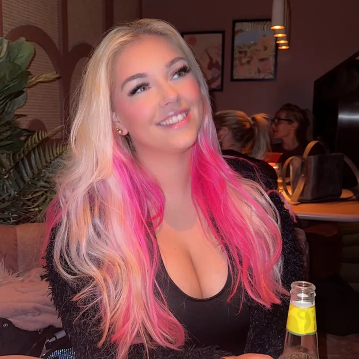 Sara_pinky