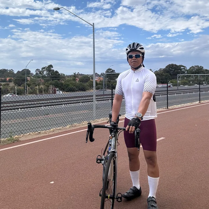 Red_the cyclist_Fil-oz