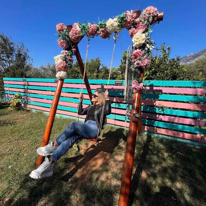 🖤 𝓑𝓵𝓪𝓬𝓴 𝓢𝔀𝓪𝓷 🖤