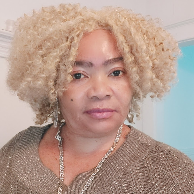 CHANTAL BOMOLO LA STARS TV