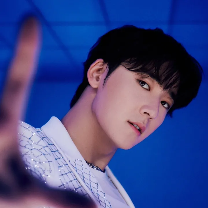 KEVIN WOO 케빈 ケビン