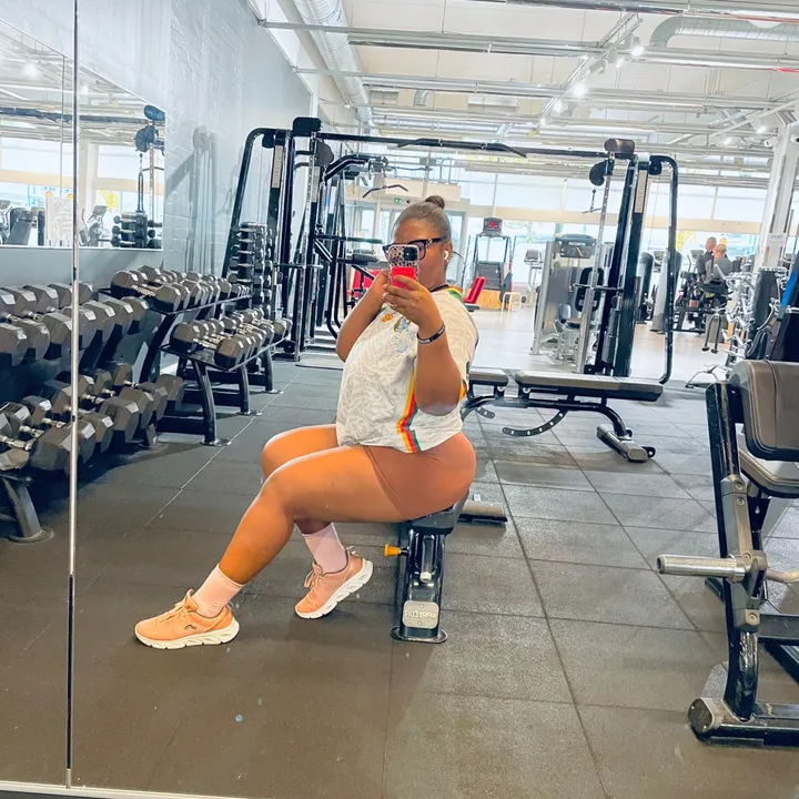 Vickydollar💵🇨🇲🇫🇮