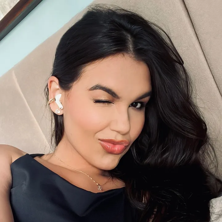 Nathália Avelar