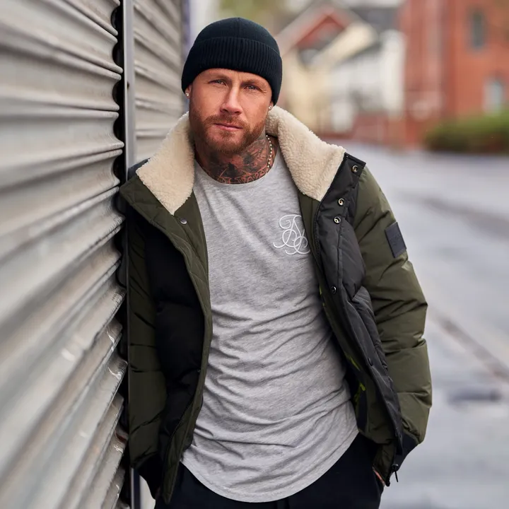 ⬆️ ……..P B 🐝 …….⬆️