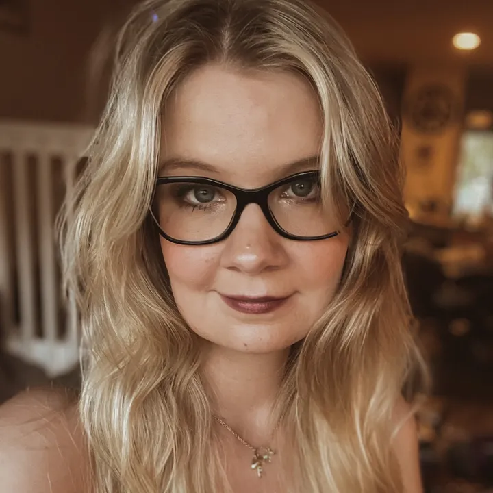 Brooke | HalloweenAndPajamas🦇