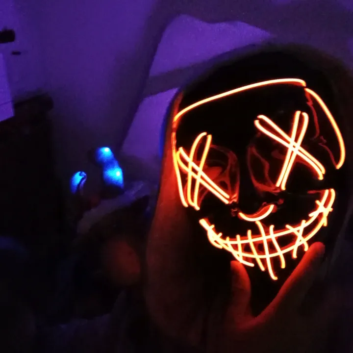 Axelrroy y los demas