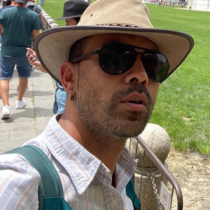 चकचके नेवा 🐒