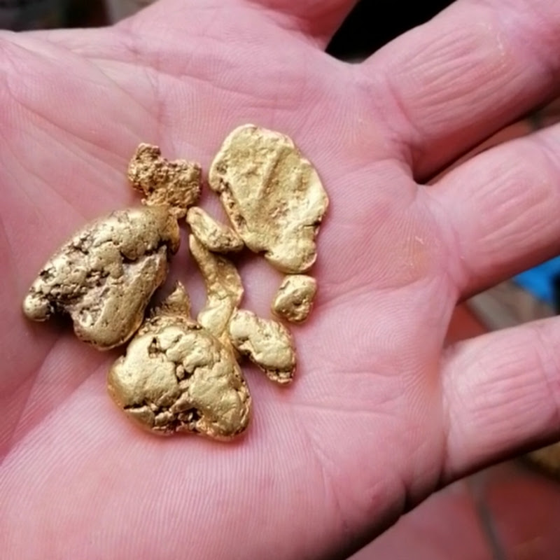 BUSCANDO  ORO  ARTESANALMENTE 