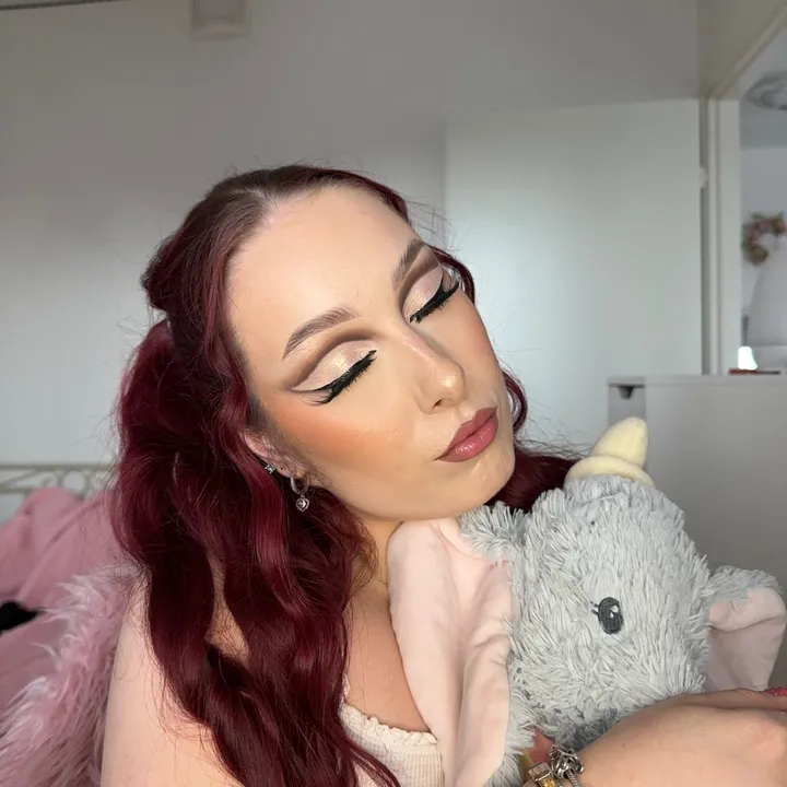 Marika 🎀 | positive makeupart