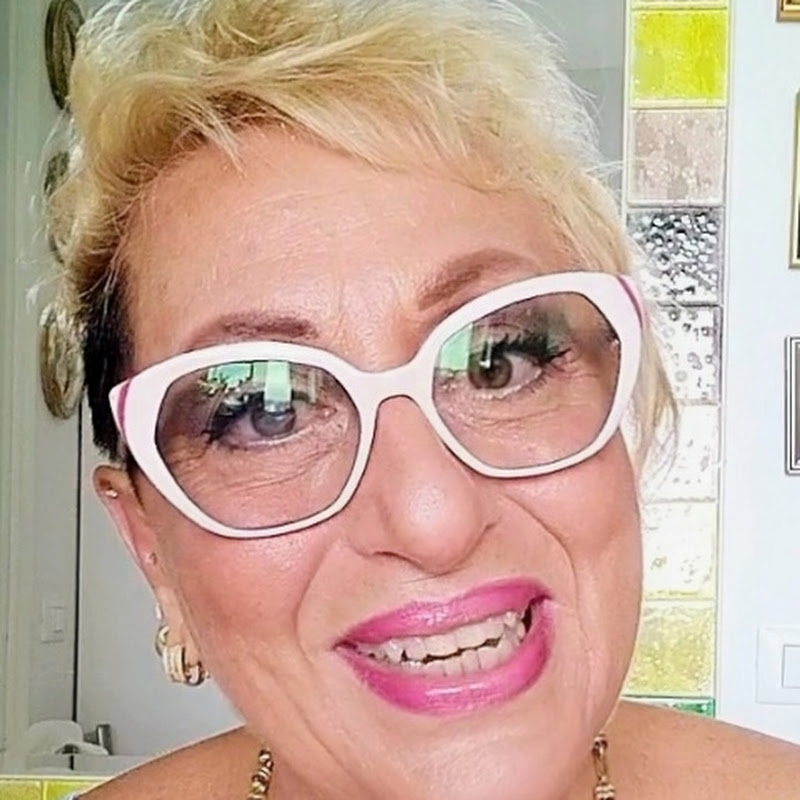 LA. BELLEZZA. NON  HA ETÀ