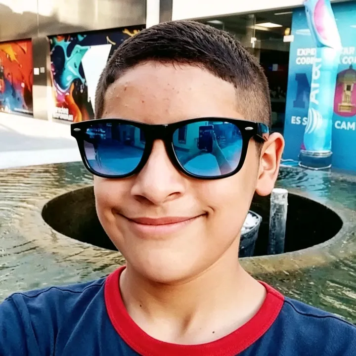KEVIN REYES